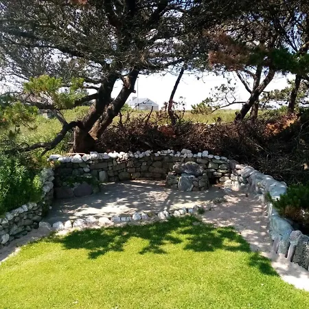 Апартаменты Castle Apartment Overlooking Tullaghan Bay