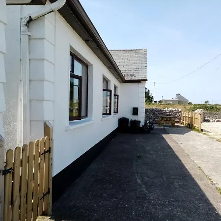 Castle Apartment Overlooking Tullaghan Bay Ballina (Mayo)